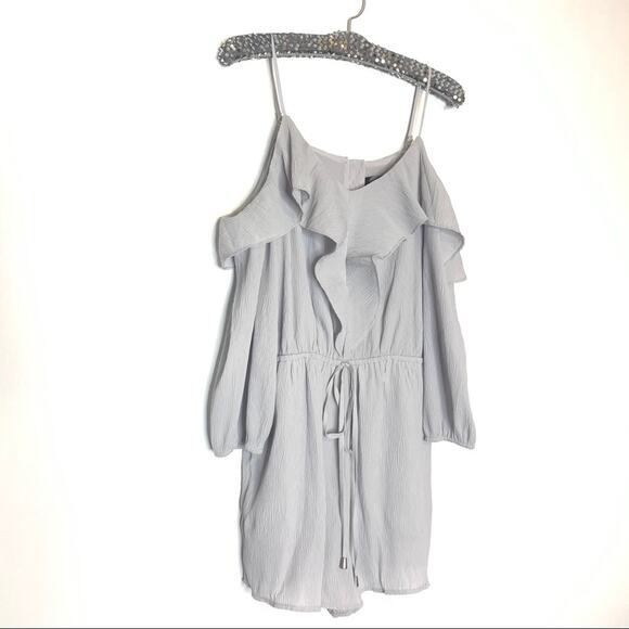 NWT JOA ruffle cold shoulder romper - Picture 4 of 9